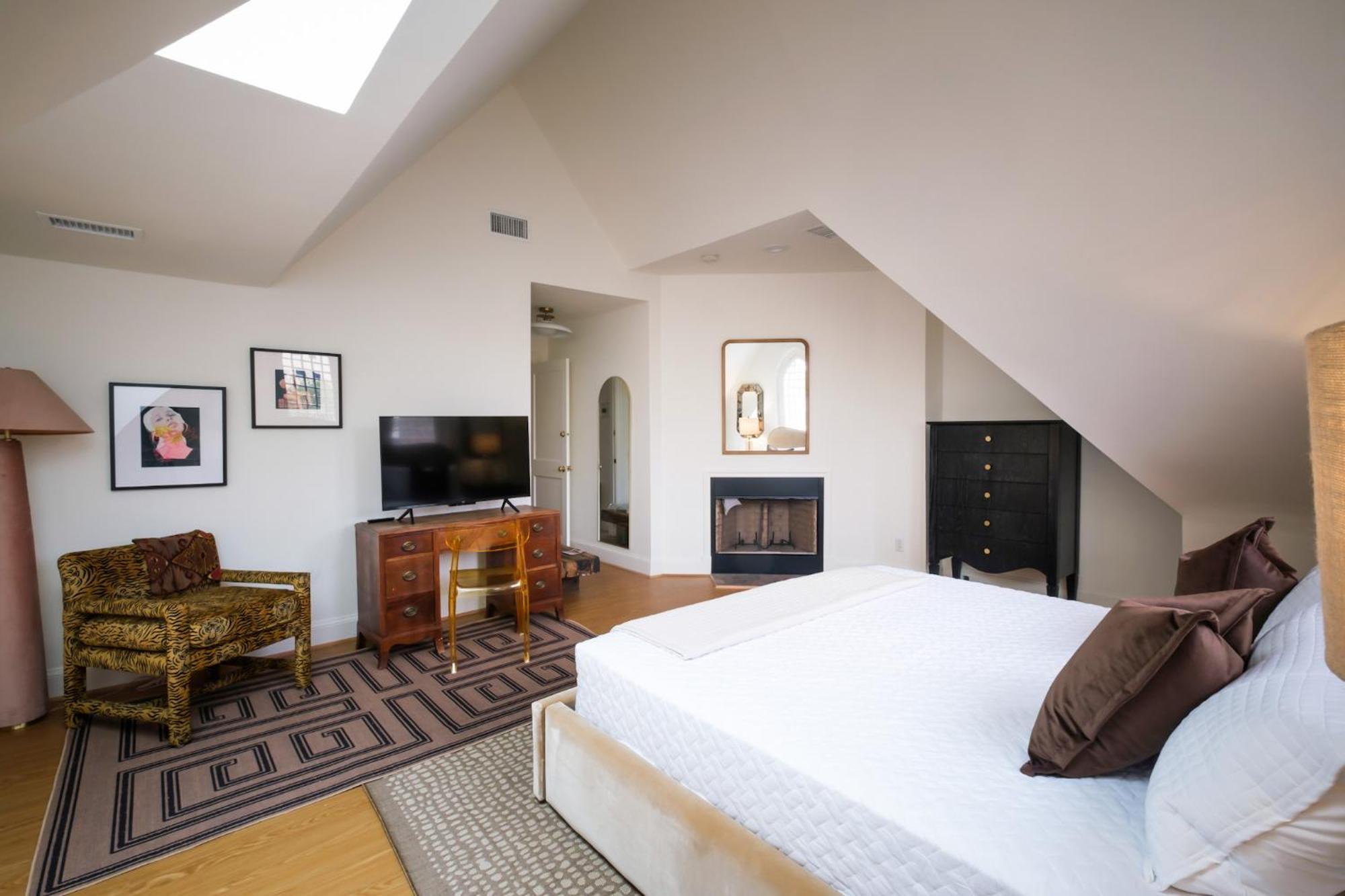King Room,1543505962:JPEG