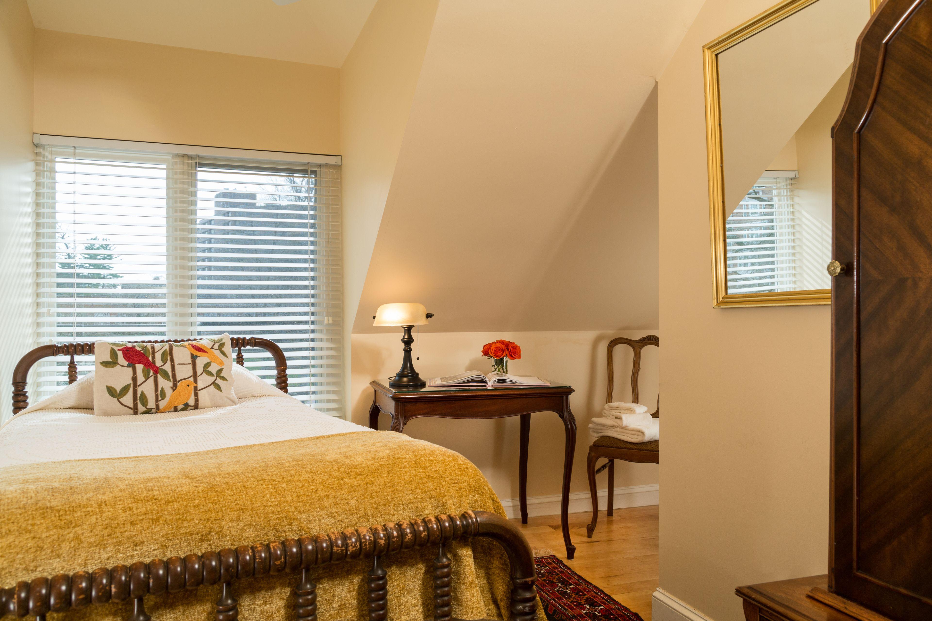 Small Twin Room,1722453481:JPEG